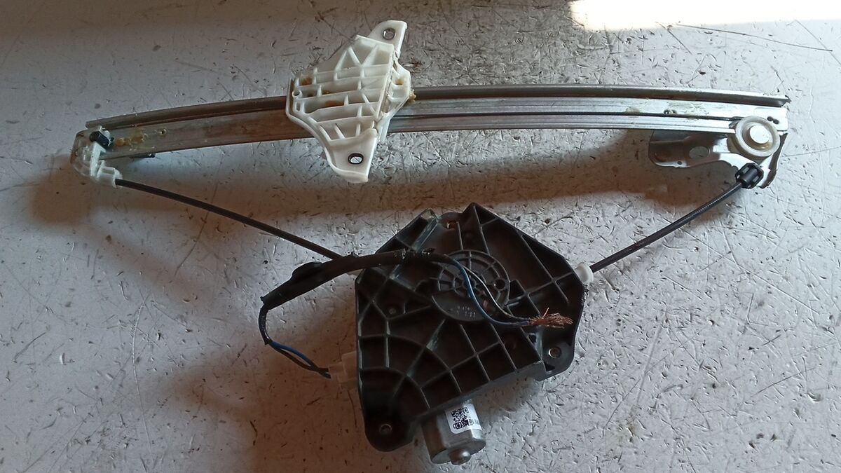 ALZACRISTALLO ANTERIORE SINISTRO TOYOTA AYGO' X 2023 2 PIN — foto 3