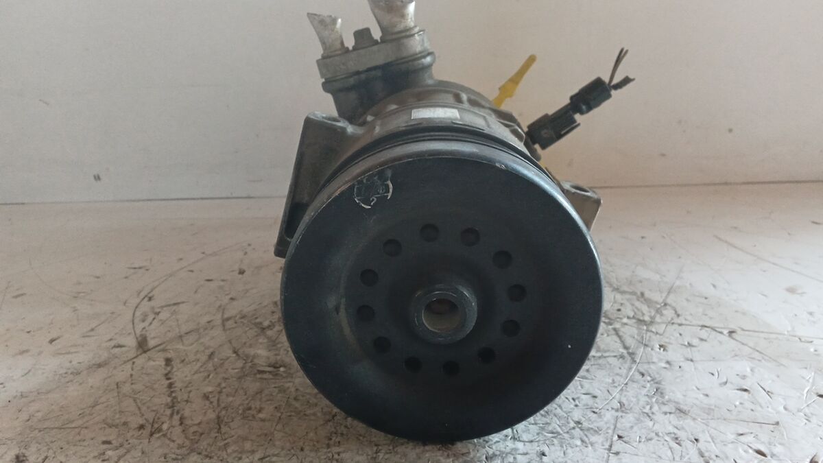 COMPRESSORE A/C OPEL CORSA 2010 1.2 BENZ. PULEGGIA IN PLASTICA 55701200 — foto 2