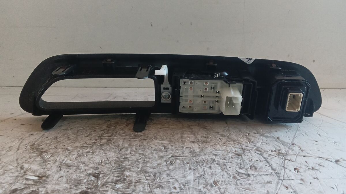 PULSANTIERA SINISTRA TOYOTA AYGO' X 2023 6 PIN — foto 2