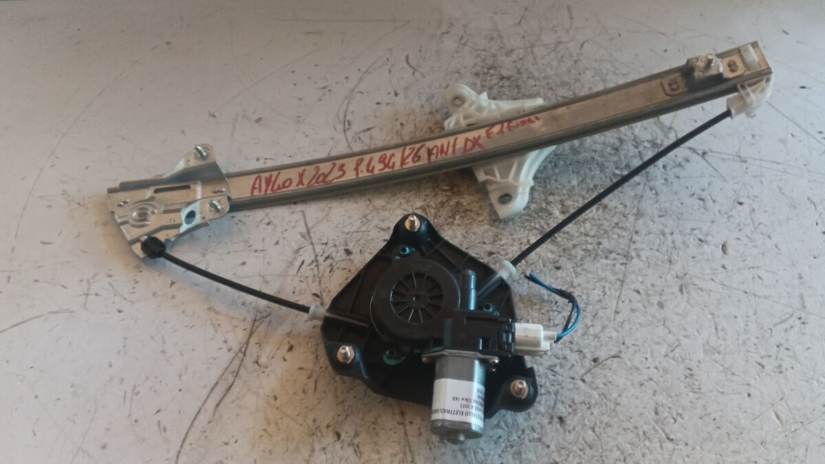 ALZACRISTALLO ANTERIORE DESTRO TOYOTA AYGO' X 2023 2 PIN 857100H040