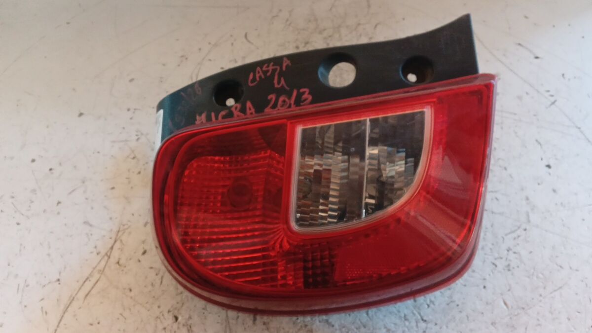 STOP SINISTRO NISSAN MICRA 2013 — foto 2