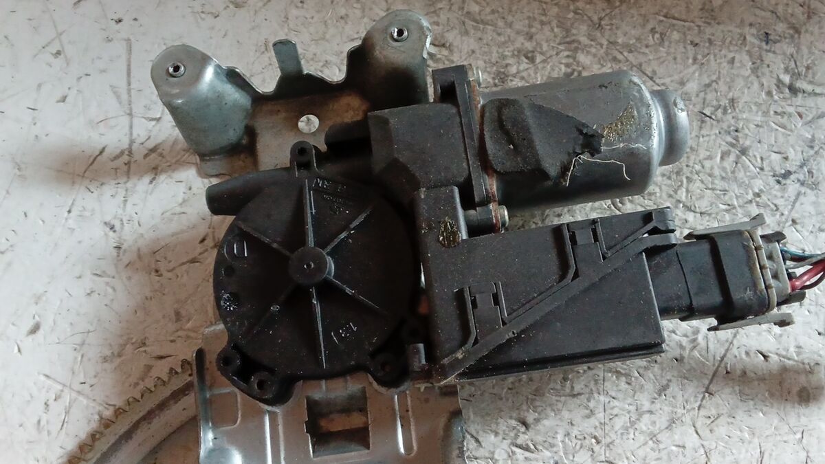 ALZACRISTALLO ANTERIORE SINISTRO OPEL CORSA 2005 6 PIN IN FERRO 13173065 — foto 3